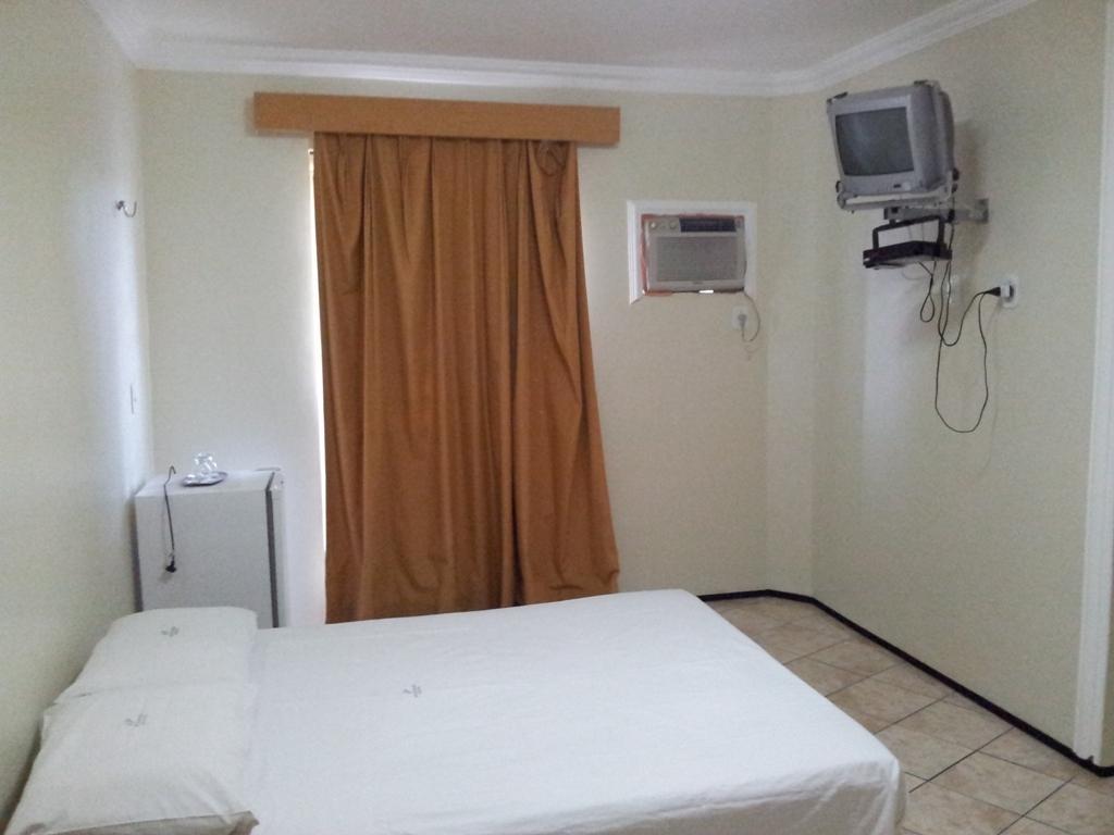 Hugo Plaza Hotel Собрал Екстериор снимка
