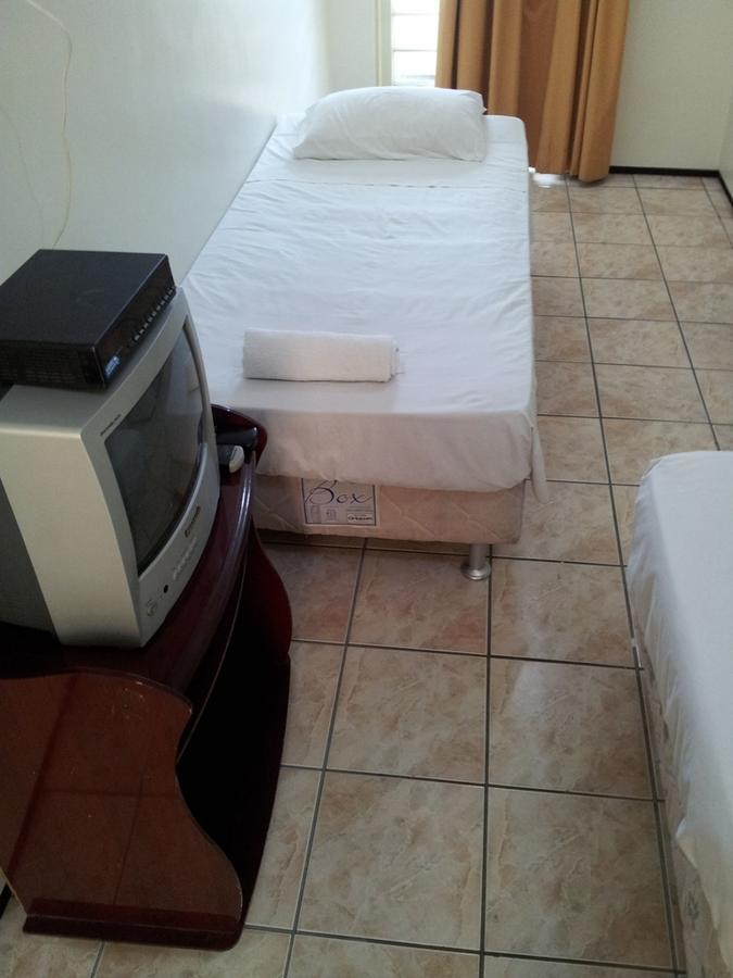 Hugo Plaza Hotel Собрал Екстериор снимка